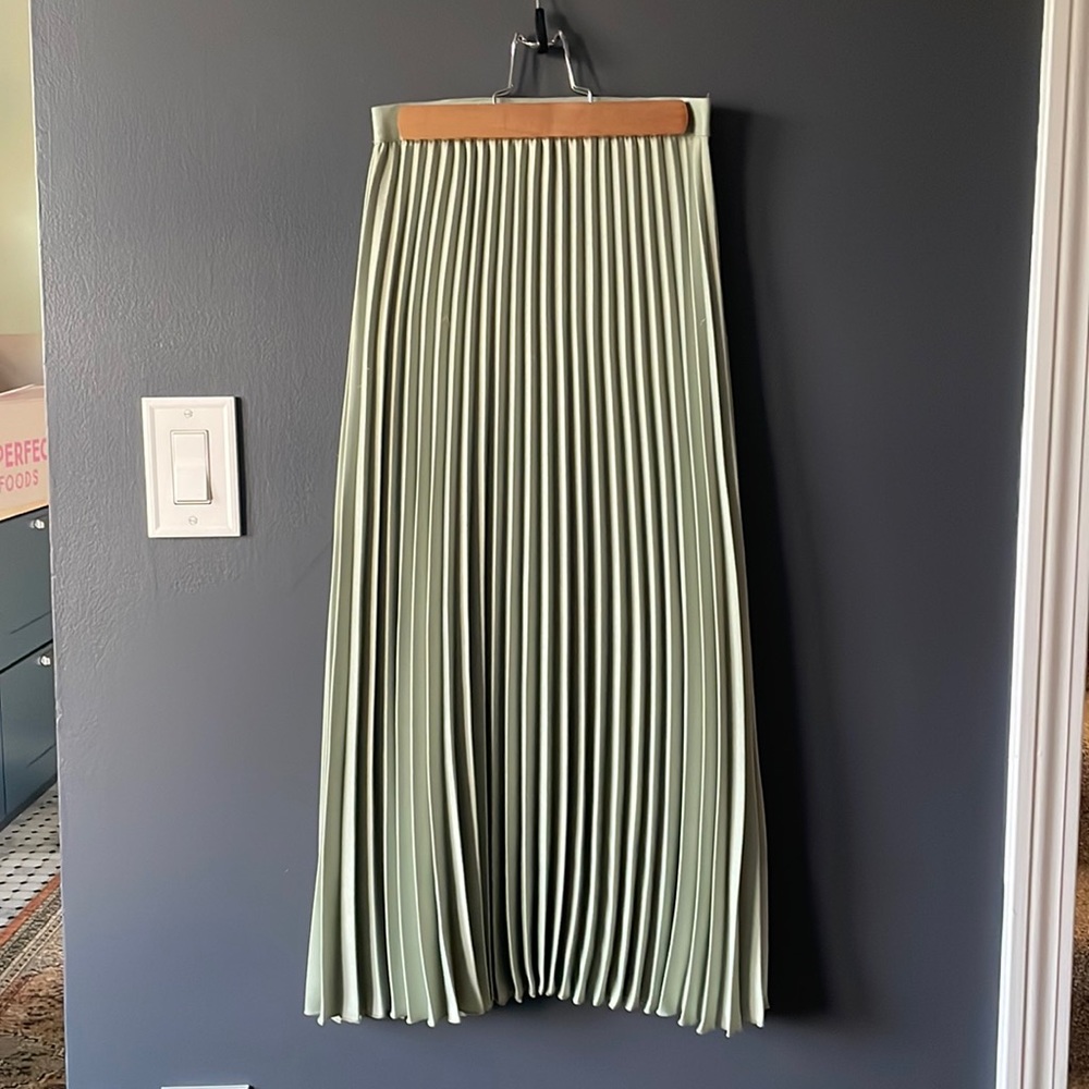 Spring pleated skirt